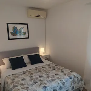 Bed & Breakfast & Poppy Rose