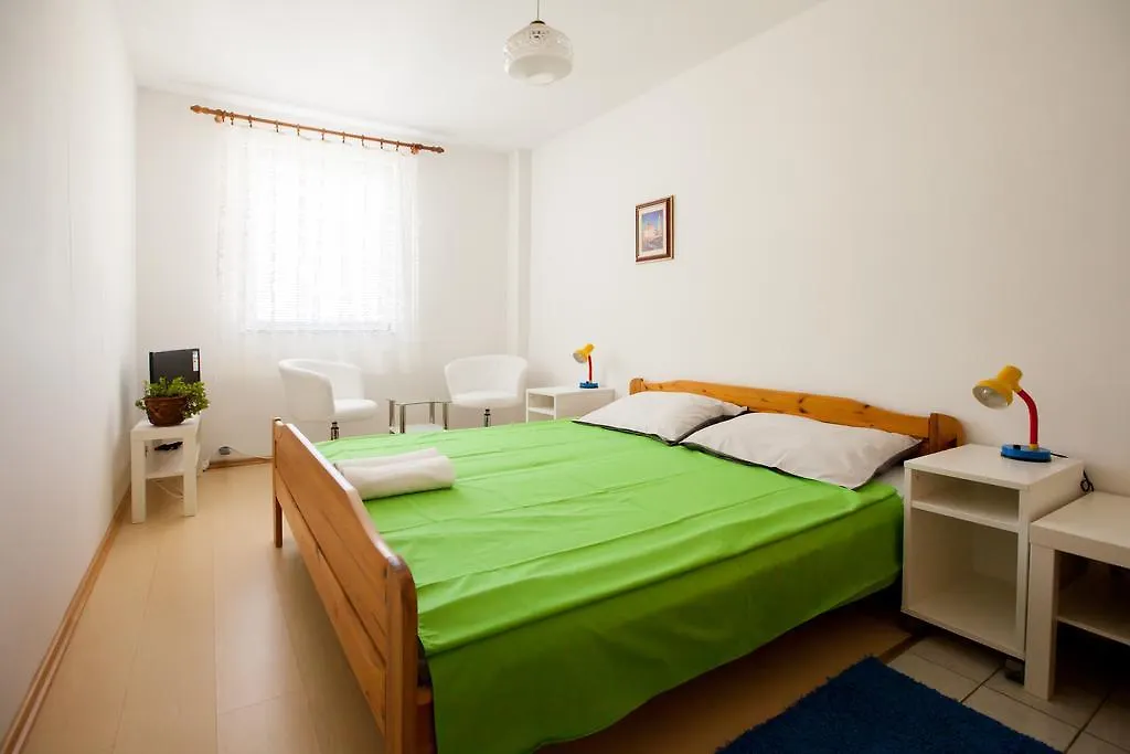 ***  Friendly People'S Guest House Zara Croazia